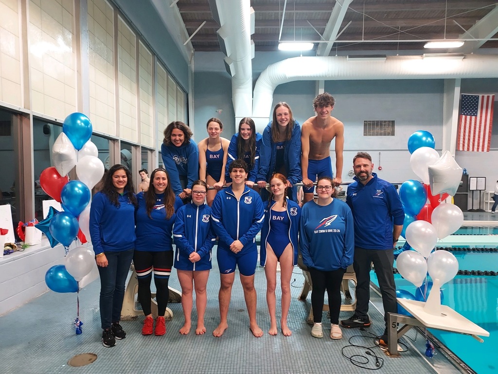 Senior swim team photo