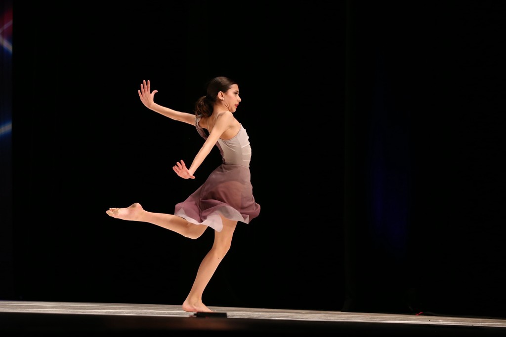 Bay Middle School dancer wins dance award photo