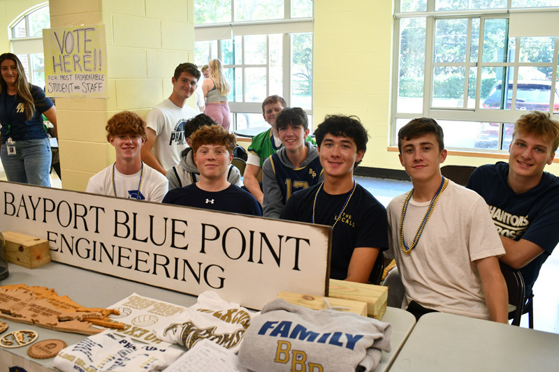 5 students at their booth