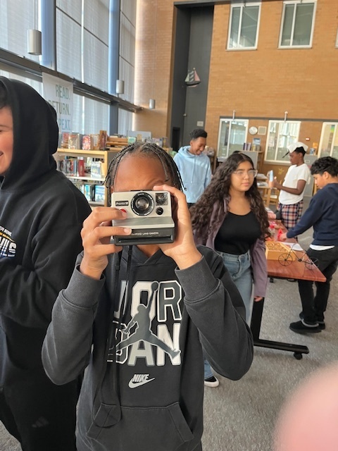 BPMS students looking at technology