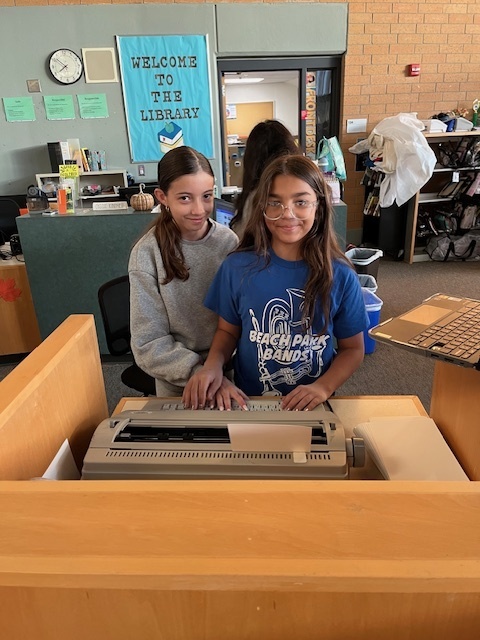 BPMS students looking at technology