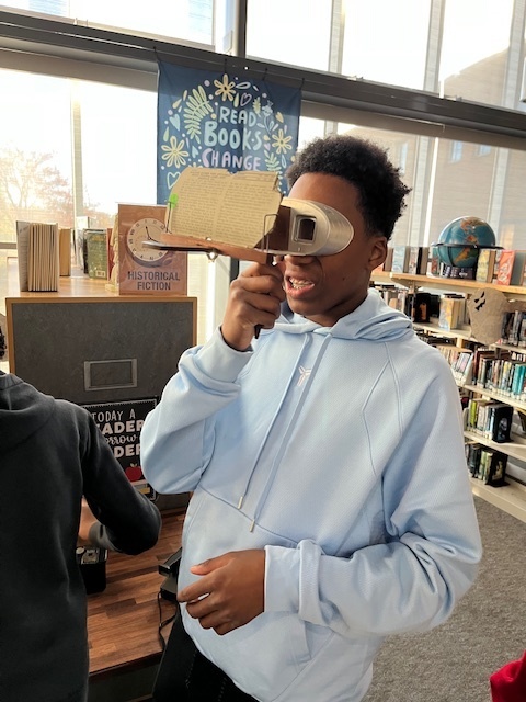 BPMS students looking at technology