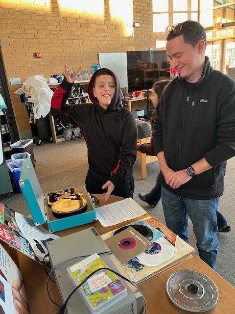 BPMS students looking at technology