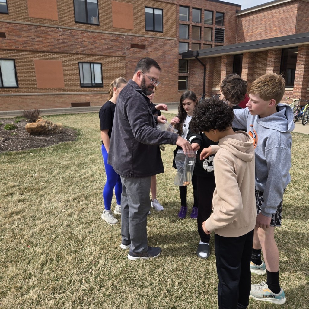Hands-On Science lesson with Mr. Kassmeier! Students were learning about food chains! #bmshousesoforange 