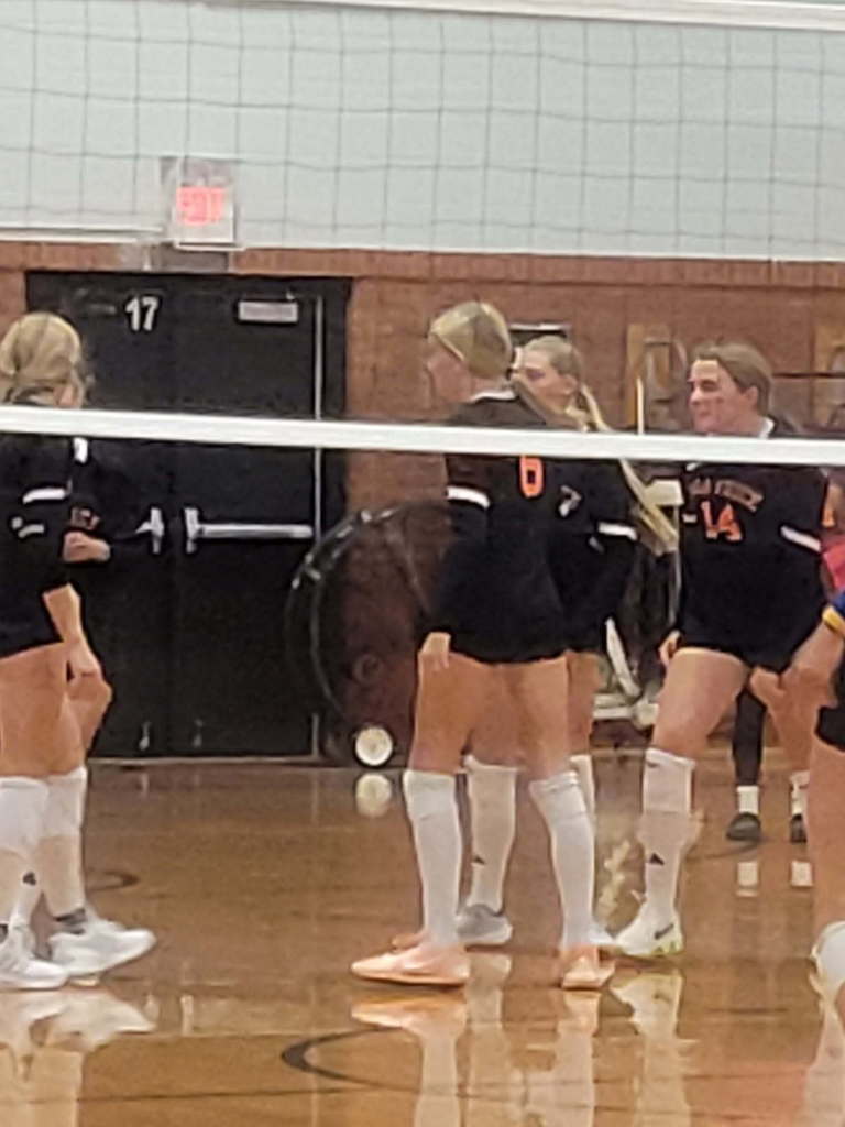 Great job, Beatrice Middle School Volleyball team, on the W-W-W's tonight! 🏐 Keep working hard!! 💪#bmshousesoforange
