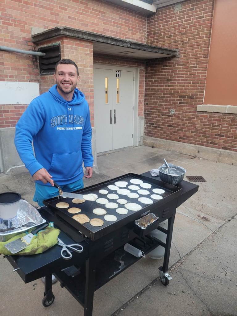House Day!!  The House of Rêveur spirit was STRONG this morning at our House Breakfast! 🥞🥓 Seeing all of our students and staff in blue, laughing and enjoying breakfast together, is what our house is all about. #bmshousesoforange