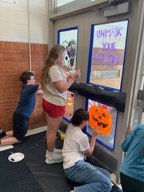 A huge shout-out to the Beatrice Middle School Art Club for their incredible effort getting ready for Red Ribbon Week! You rock! 🥳🛑 #bmshousesoforange