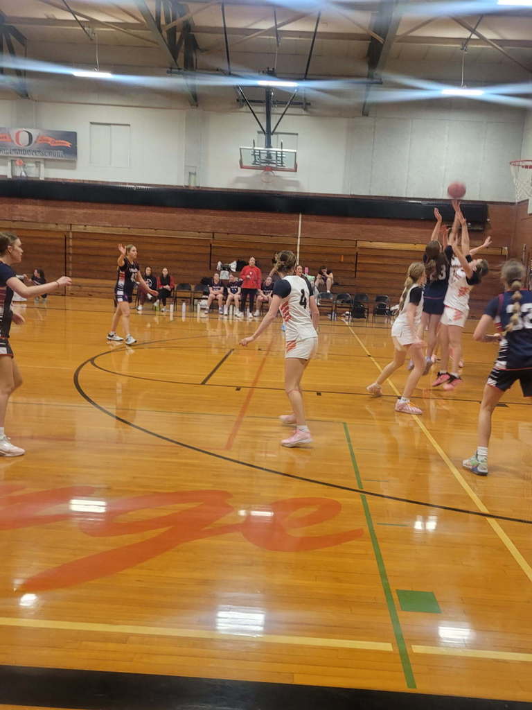 🏀 GAME ON, LADY ORANGE! 🏀 Huge shoutout to the Beatrice Middle School girls basketball teams for leaving it all on the court tonight against Platteview! 🧡🖤 #bmshousesoforange