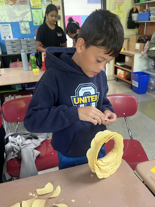 Shaw 5th Graders recreate pringles challenge