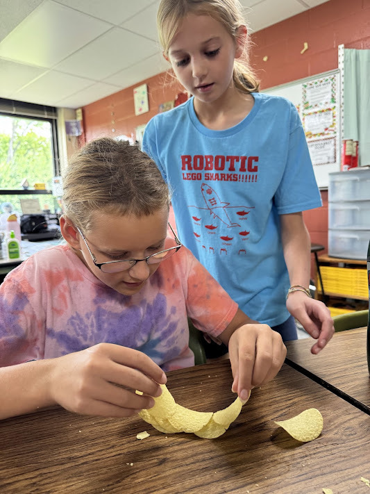 Shaw 5th Graders recreate pringles challenge