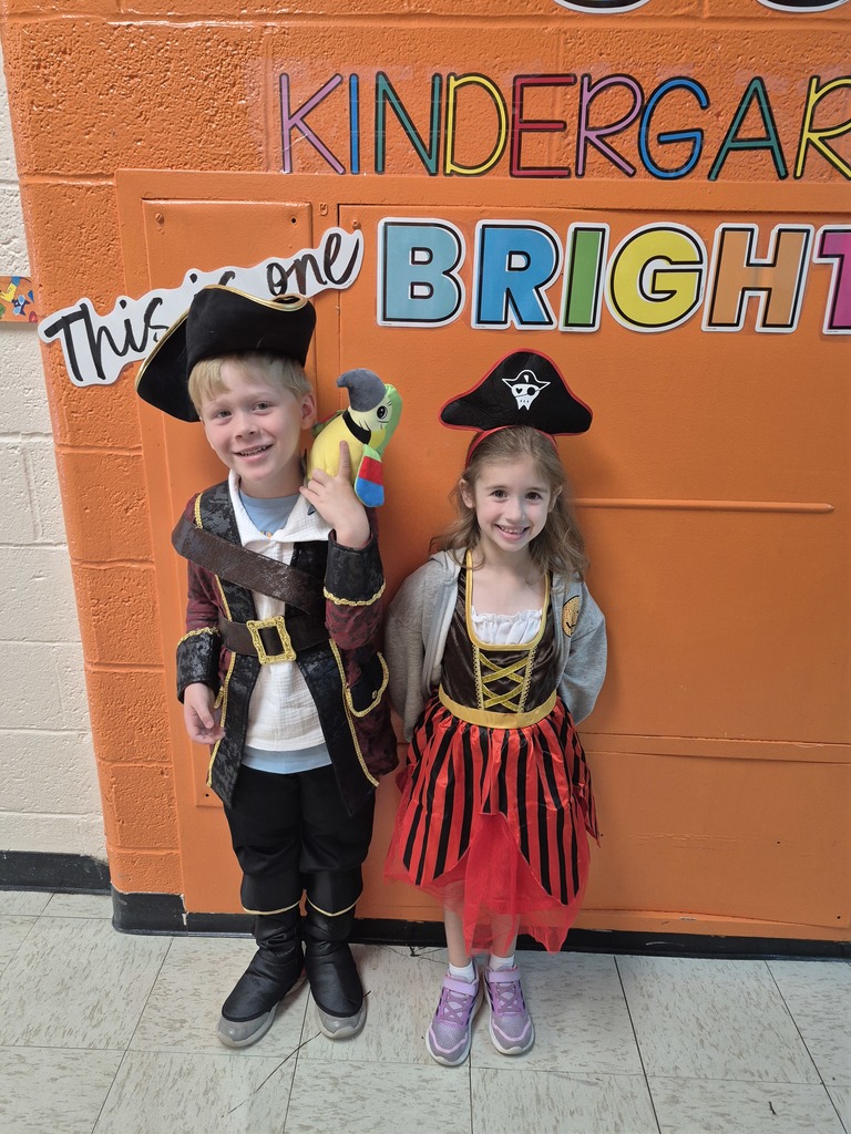 Main elementary kindergarteners dress like pirates for talk like a pirate day