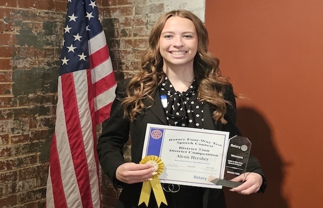  Alexis Hershey holding certificate