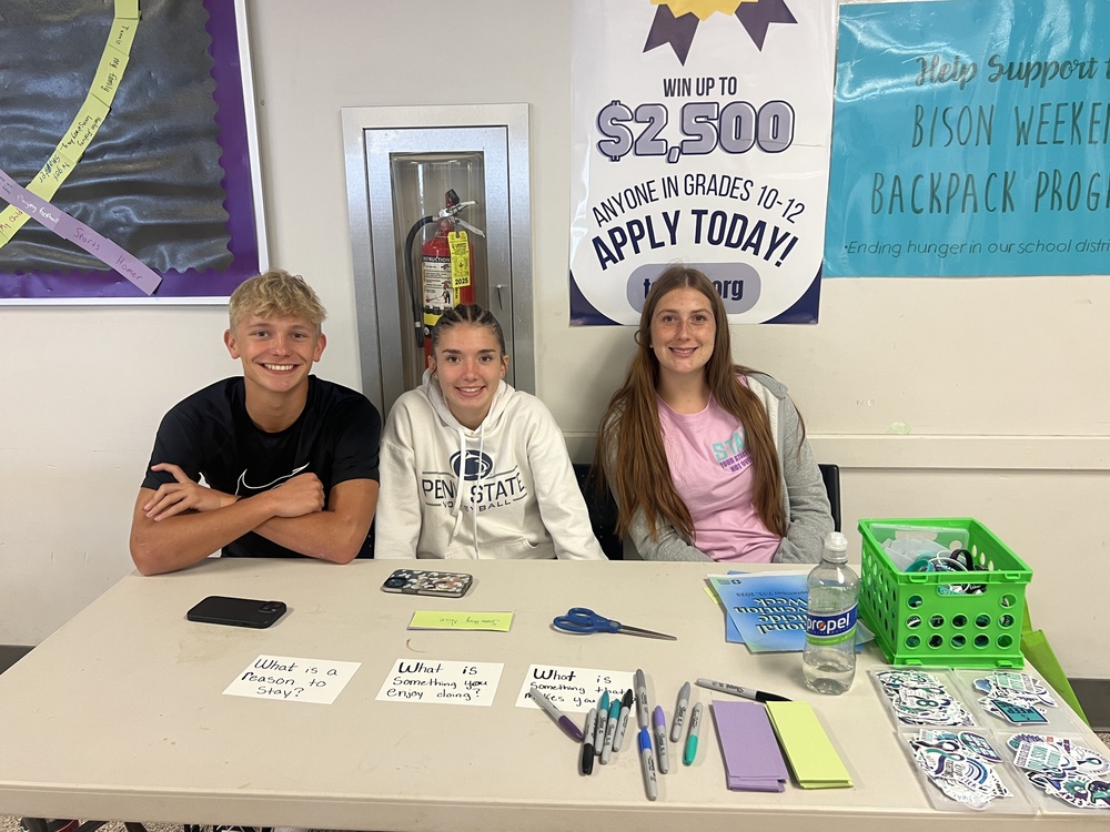 Grey Livengood, Leah Nee, and Ashlyn Pemberton