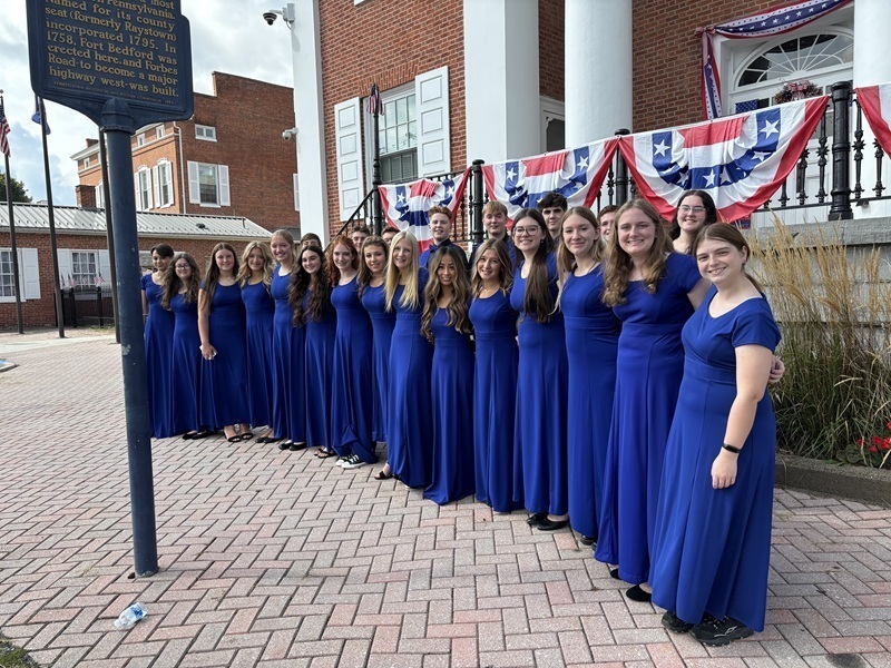 Varsity Singers out Courthouse