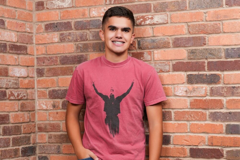 Oren Grijalva casual senior photo.