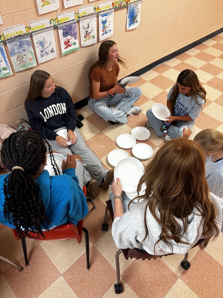 Cascade High School Girls Basketball Gives Back