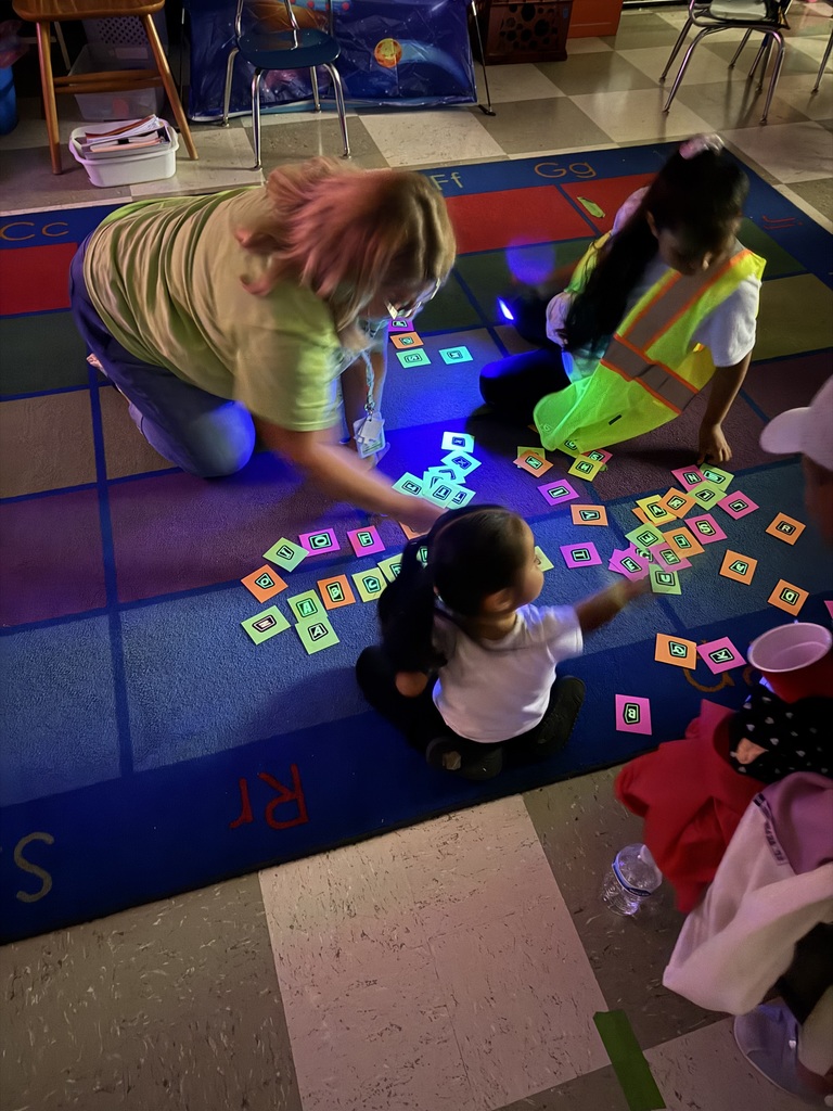 Let's GLOW Read Family Literacy Night at Eakin Elementary