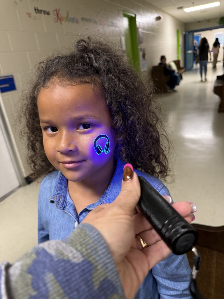 Let's GLOW Read Family Literacy Night at Eakin Elementary