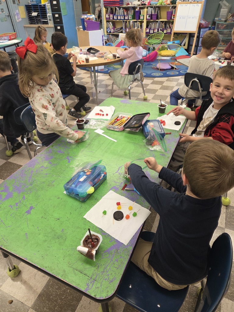 Kindergarten making flowers