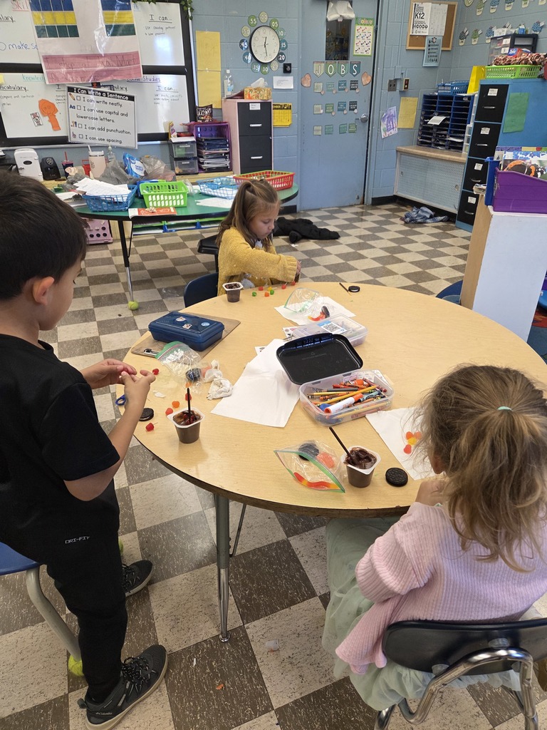 Kindergarten making flowers