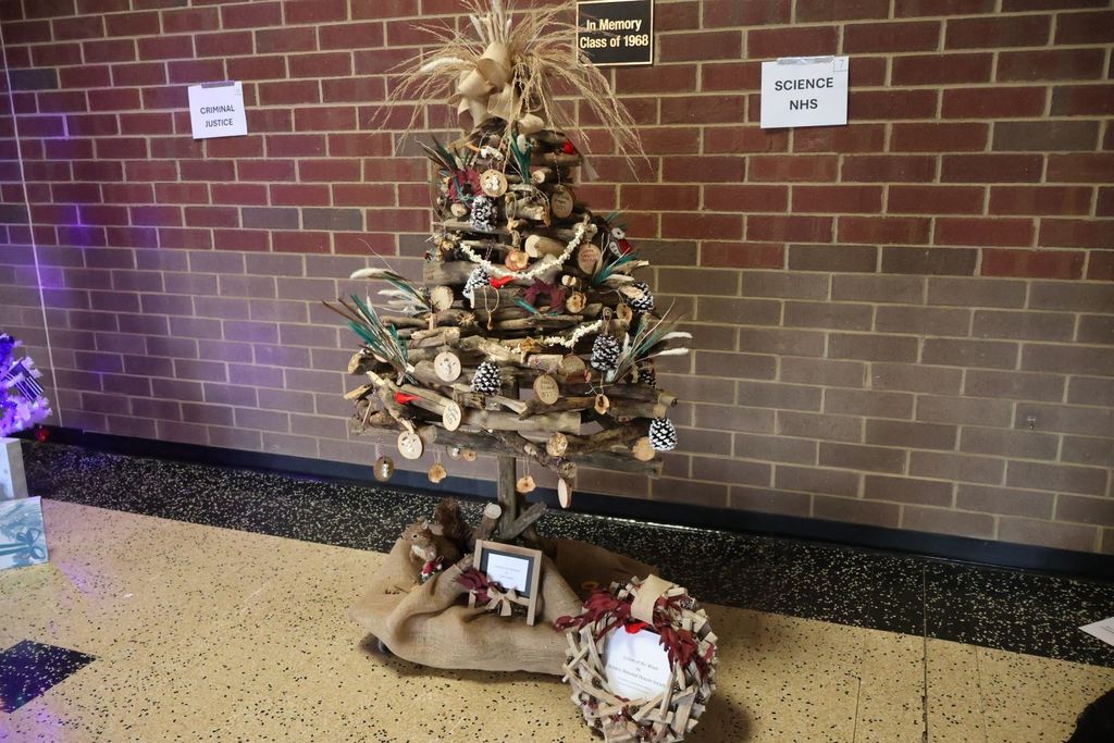 SCHS Renaissance Program Christmas Tree Decorating Contest 