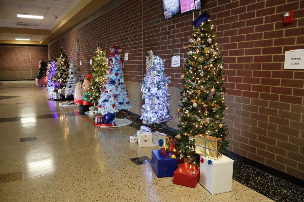 SCHS Renaissance Program Christmas Tree Decorating Contest 