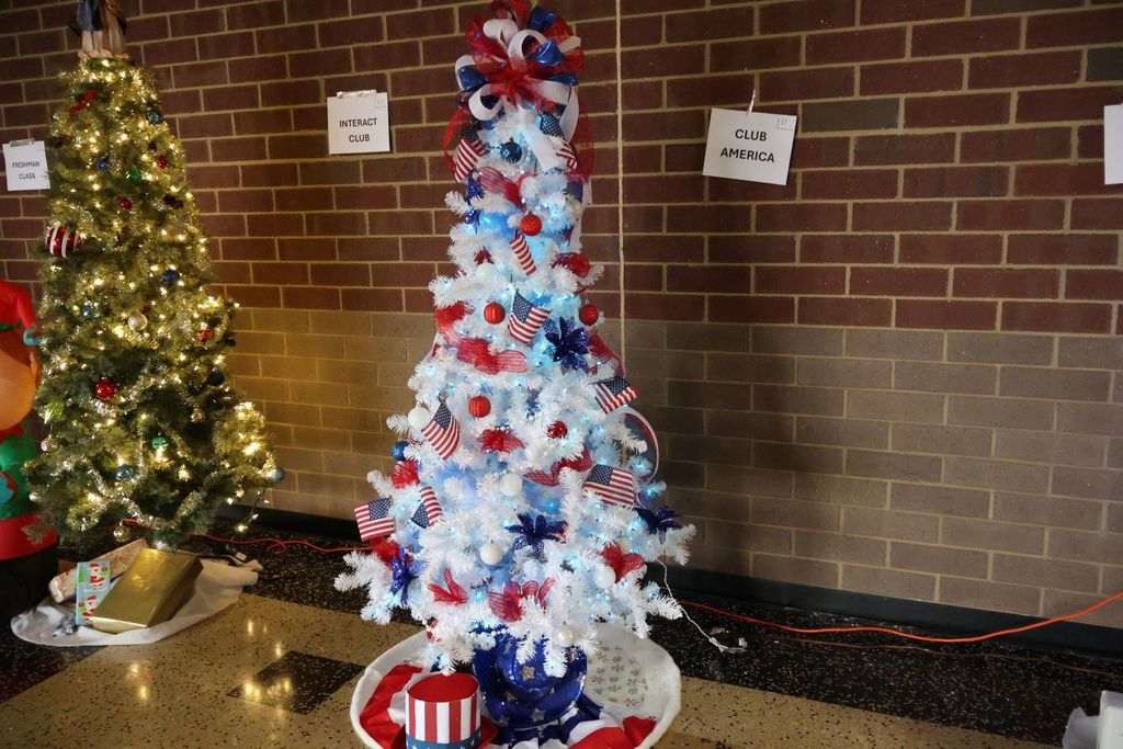 SCHS Renaissance Program Christmas Tree Decorating Contest 