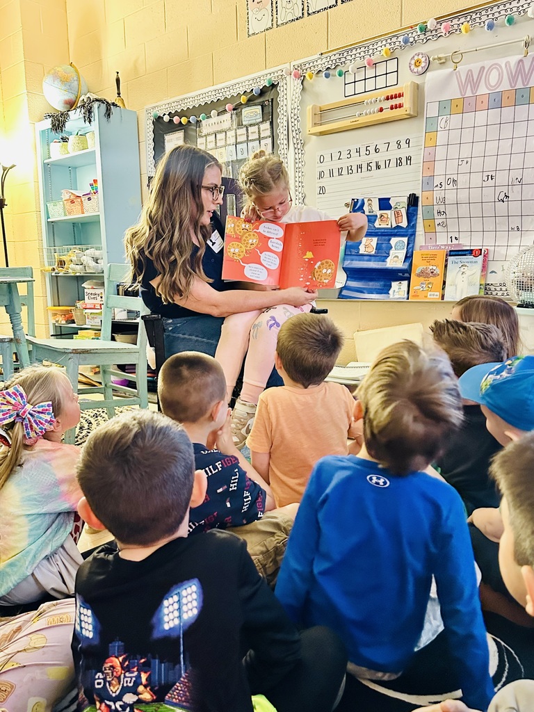 volunteer reader and students