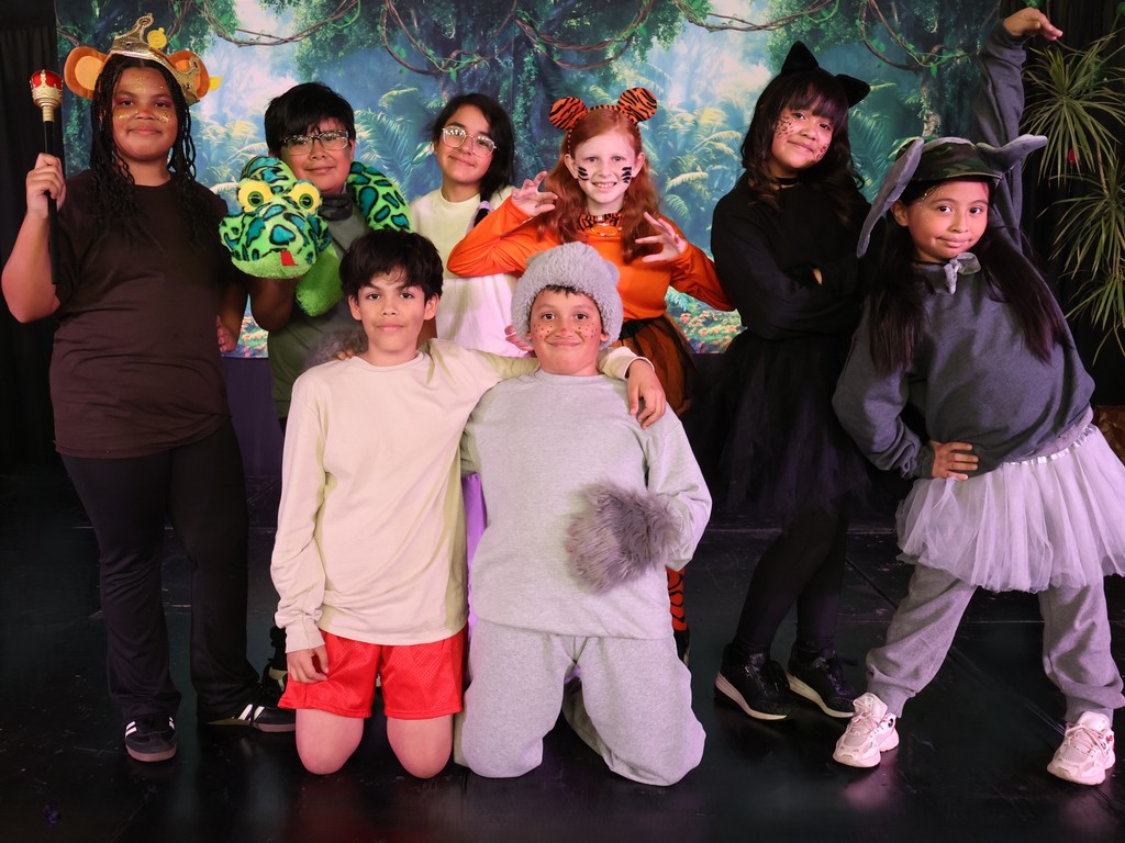 Group picture of the main cast members of Disney's The Jungle Book KIDS – Dual Language Edition play.