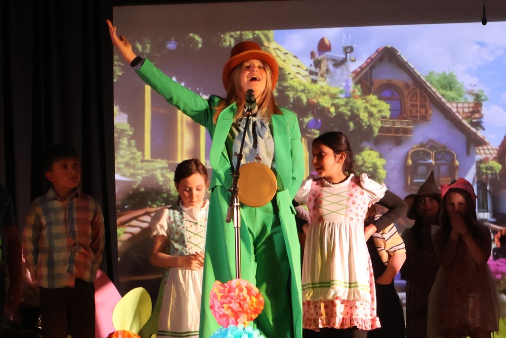 Thomas Magnet School The Wizard of Oz Performance by Students. 