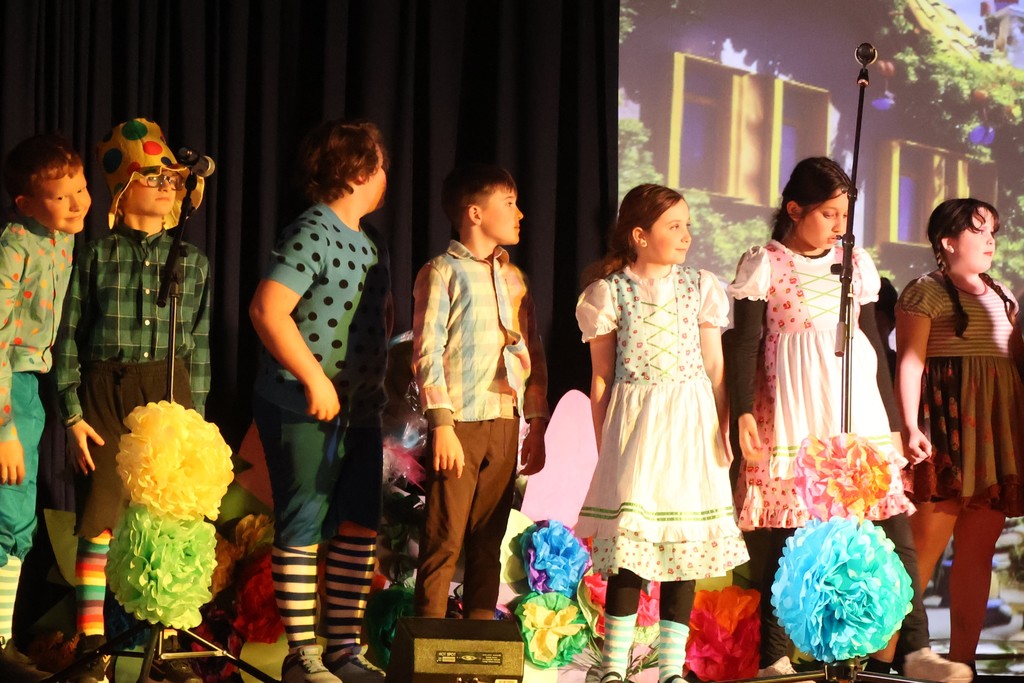 Thomas Magnet School The Wizard of Oz Performance by Students. 