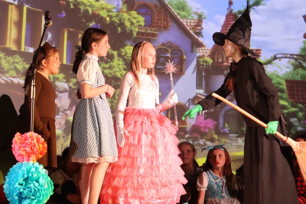 Thomas Magnet School The Wizard of Oz Performance by Students. 