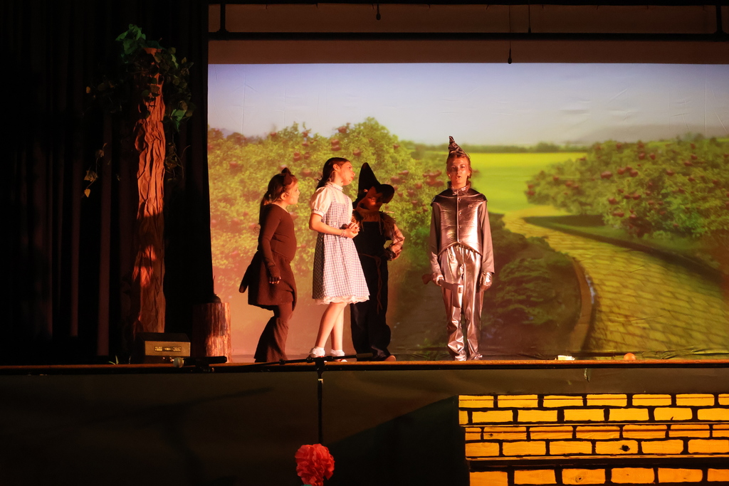 Thomas Magnet School The Wizard of Oz Performance by Students. 