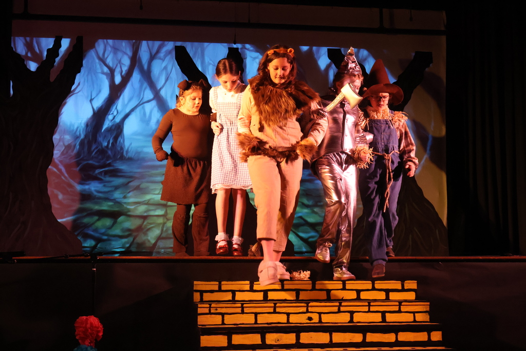 Thomas Magnet School The Wizard of Oz Performance by Students. 
