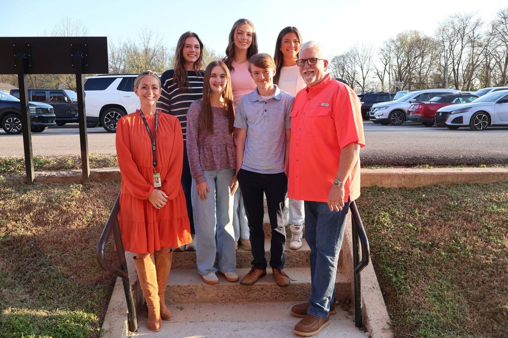 Group photo of Tennessee School Boards Association Student Congress on Policies in Education (SCOPE) students at board meeting.