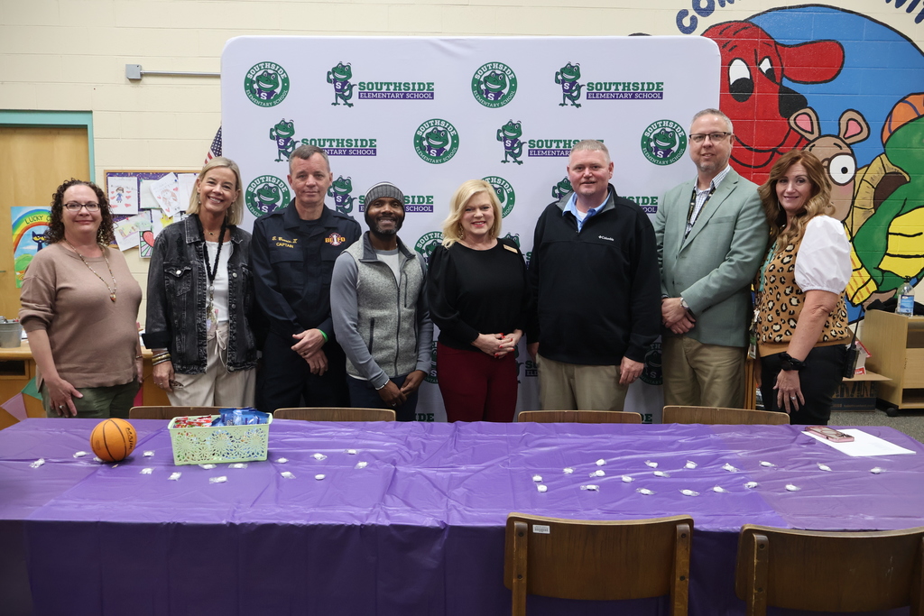 Group photo of volunteers from the community who particpated in the Amazing Shake competition at Southside Elementary School.