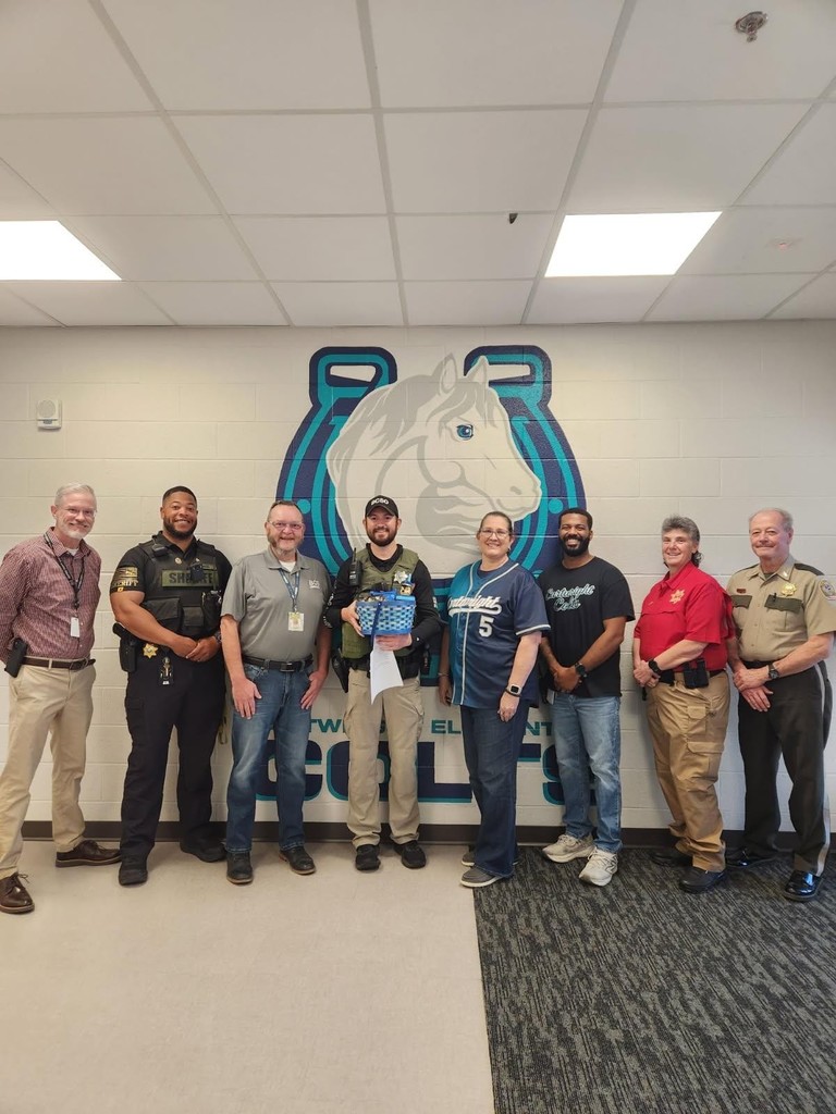 Group picture with Deputy Chase Bledsoe