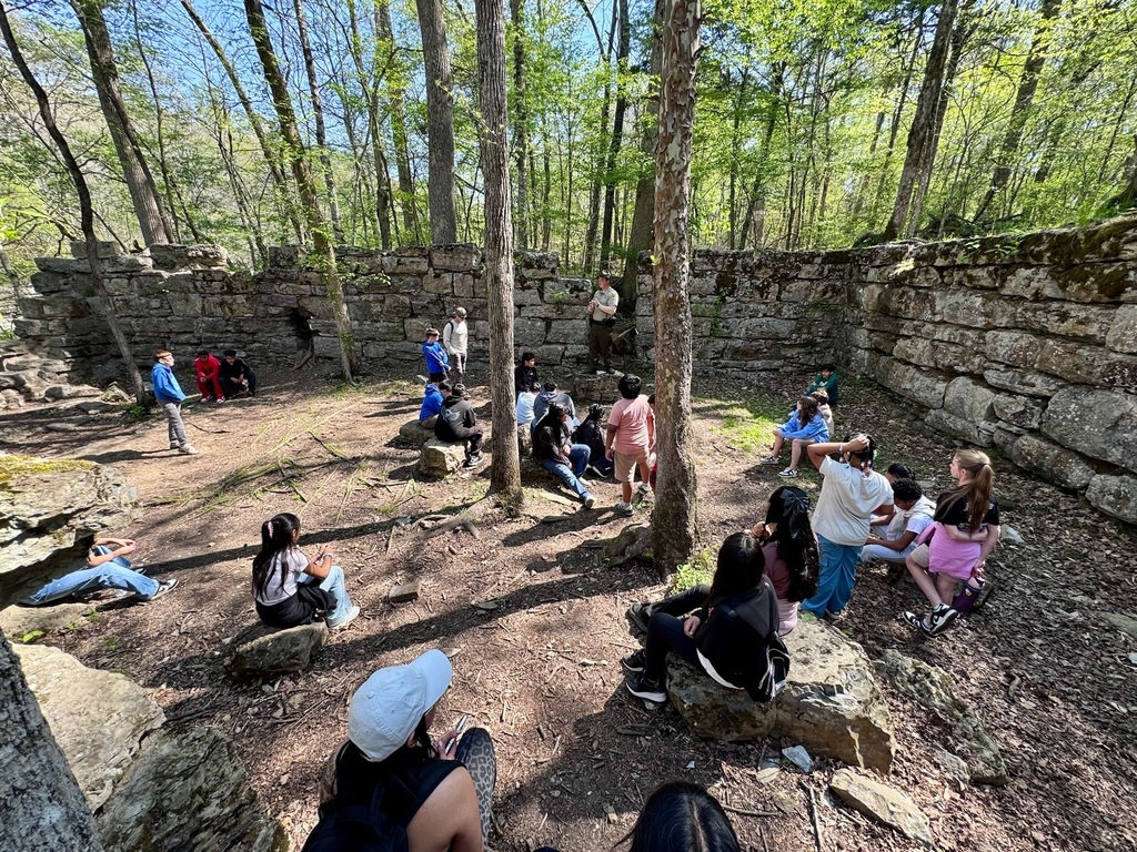 Group photo of 5th grade students from East Side Elementary School at Old Stone Fort State Park