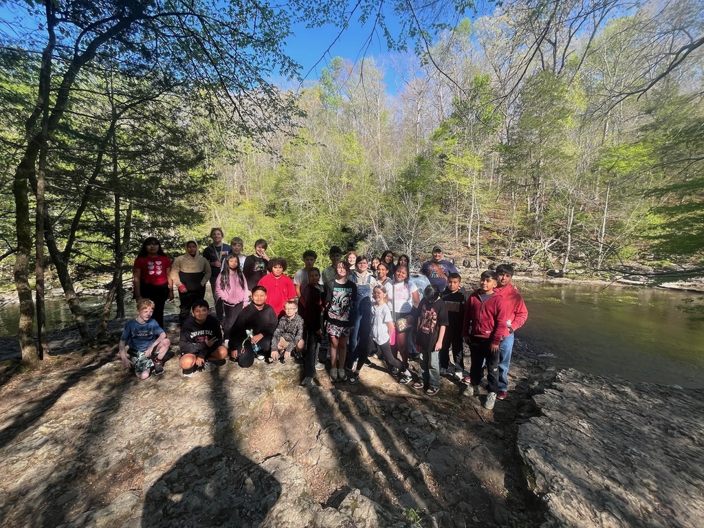 Group photo of 5th grade students from East Side Elementary School at Old Stone Fort State Park