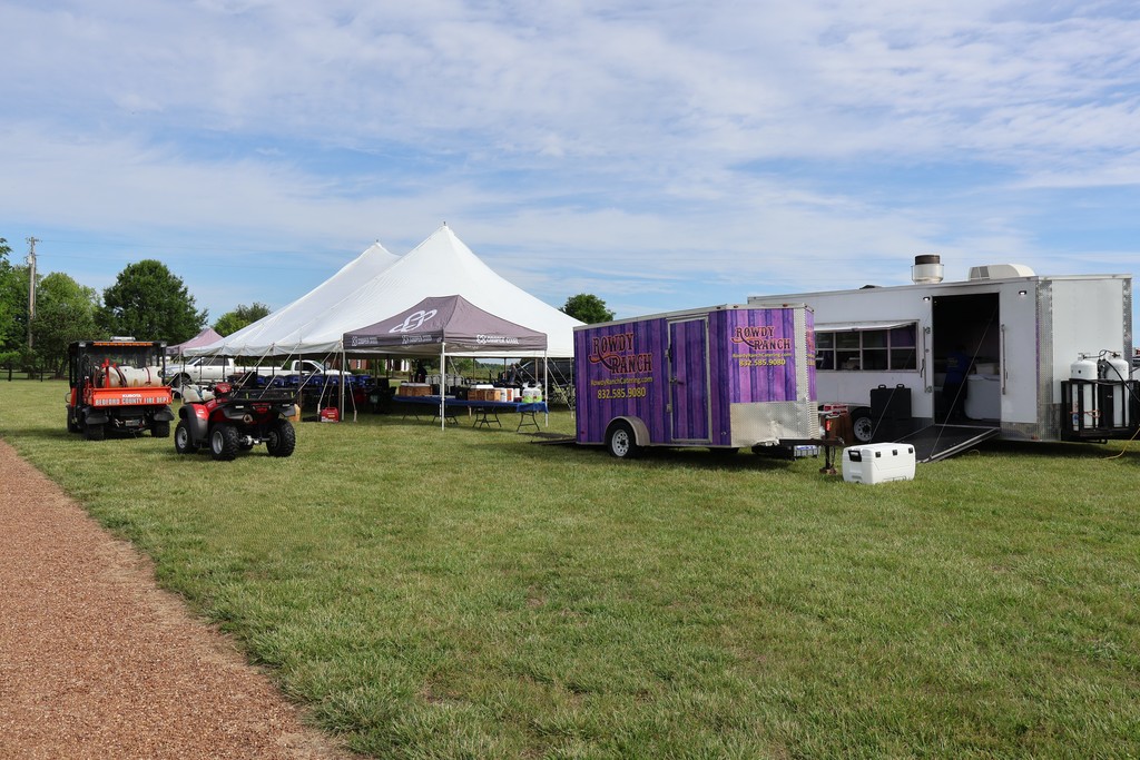 A picture of the tent and the food vendor that is set up.