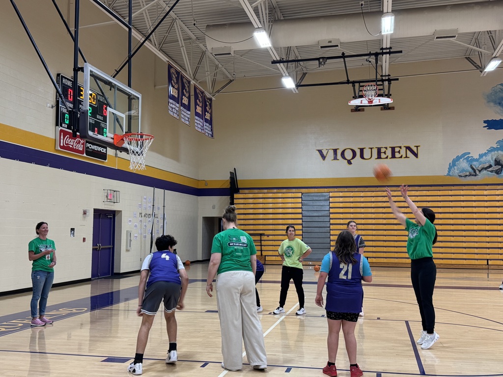 people playing basketball