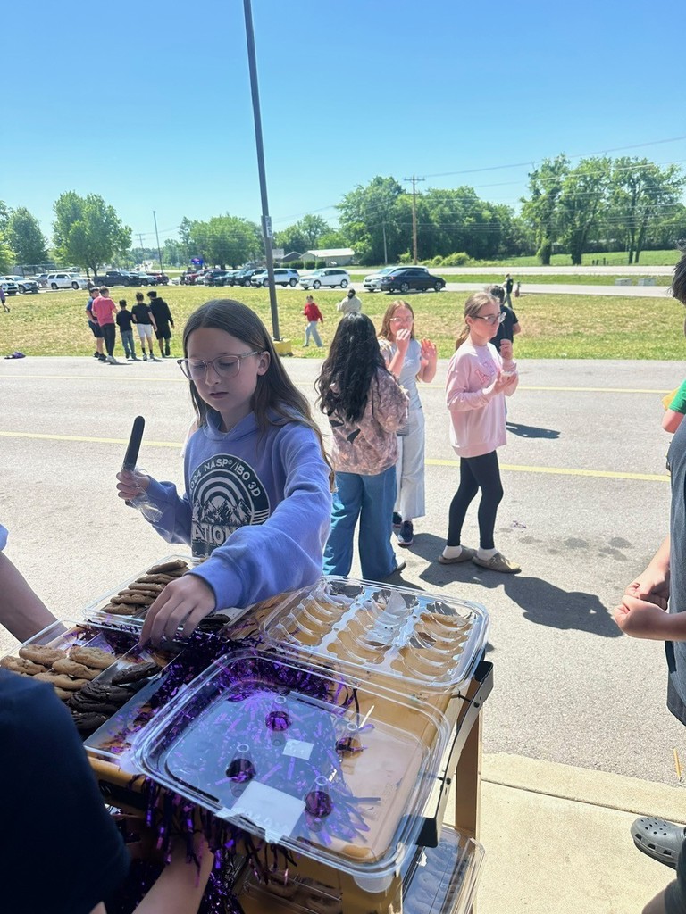 student getting cookies