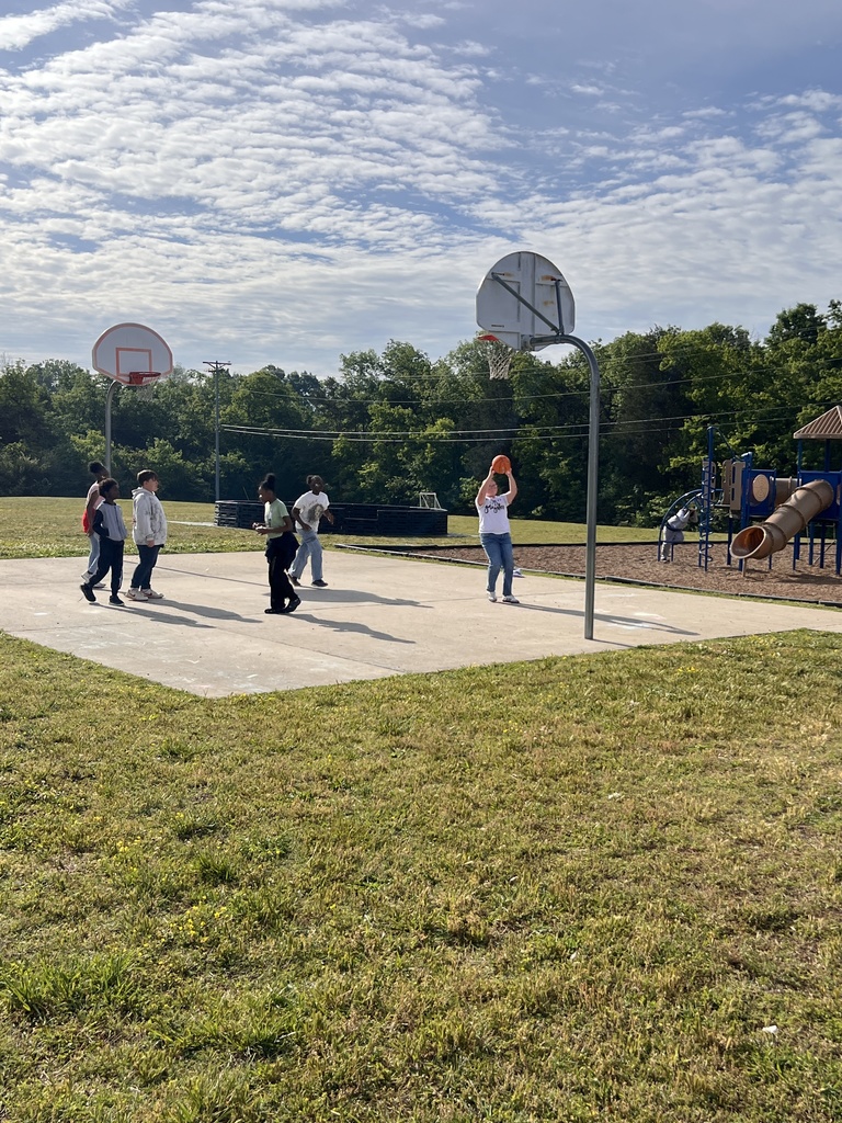 Students are playing basketball on the basketball court. 