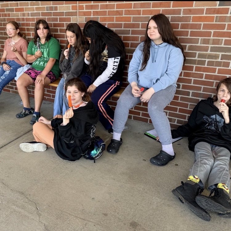 students eating popsicles