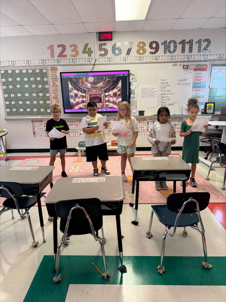 5 students presenting