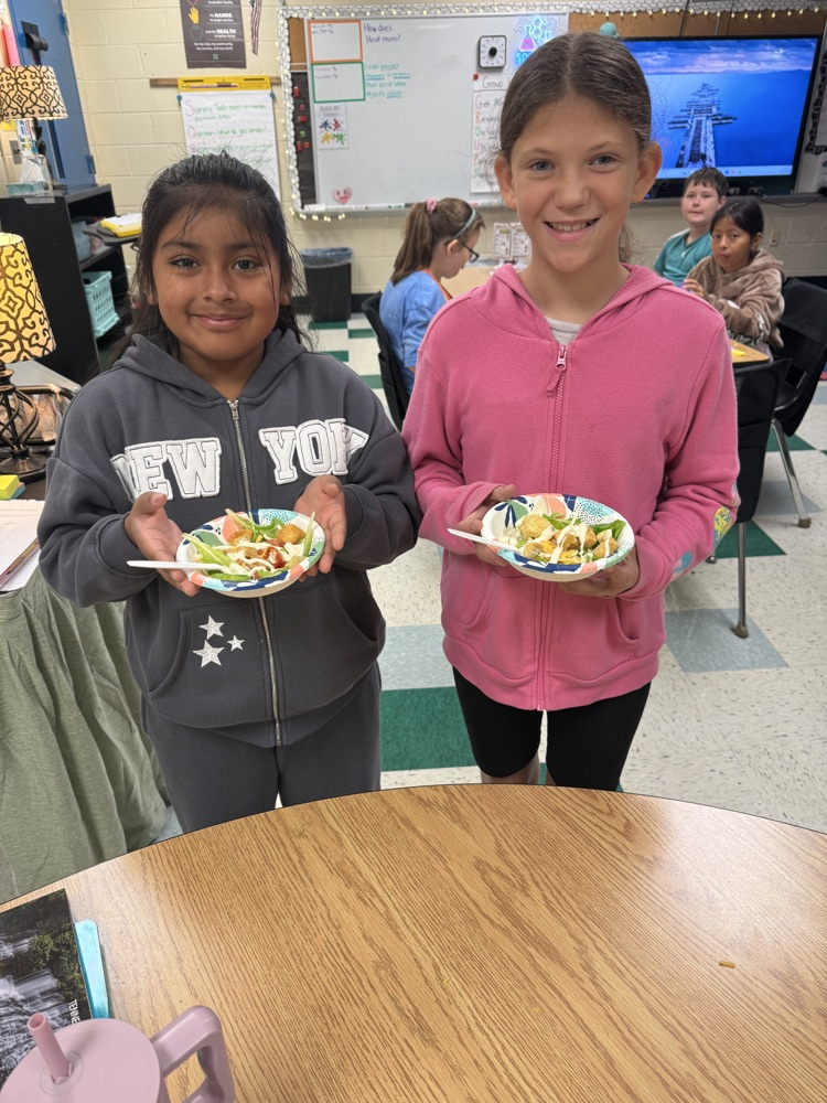kids eating lettuce