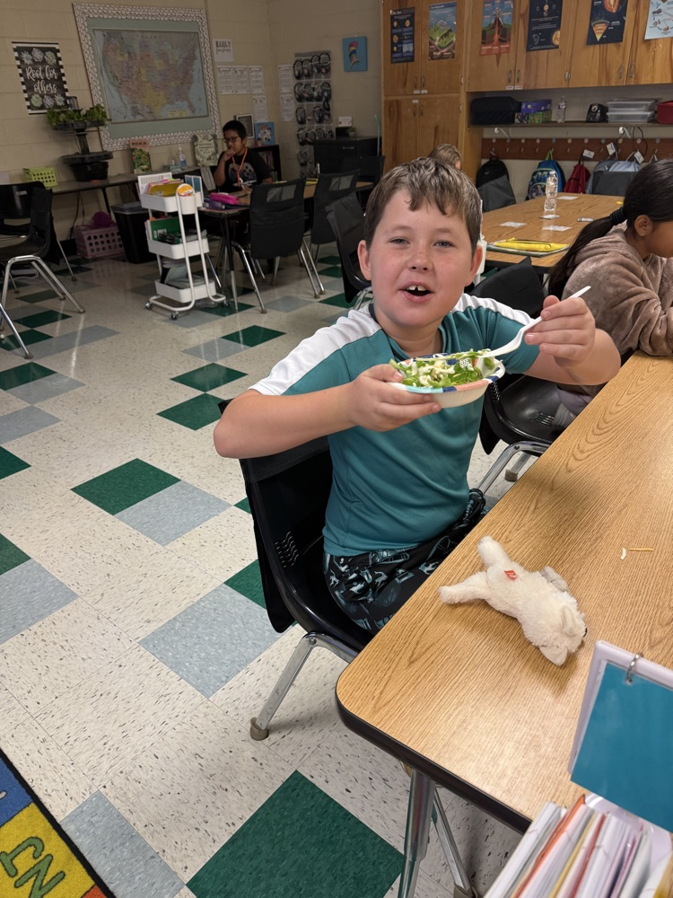 kids eating lettuce