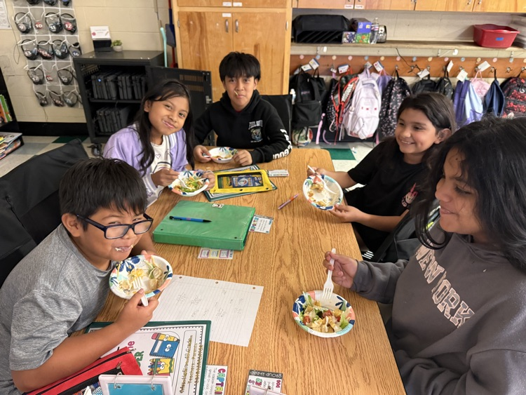 kids eating lettuce