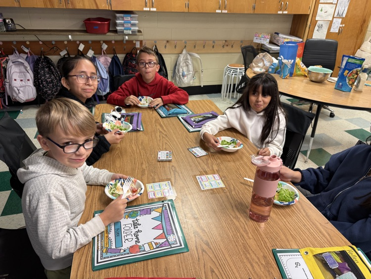 kids eating lettuce