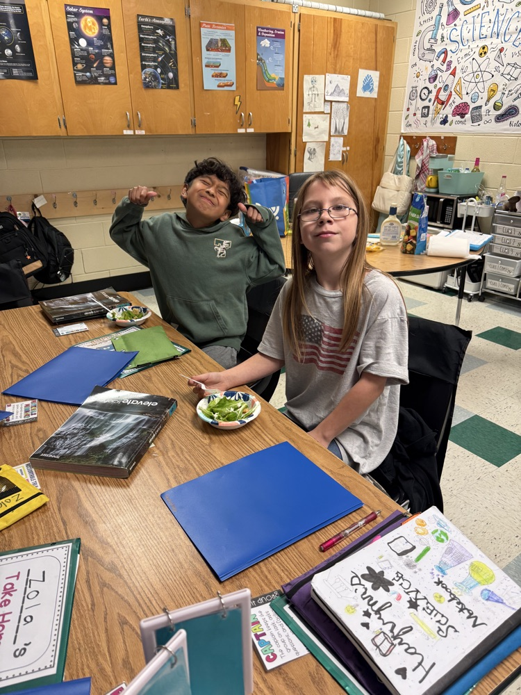 kids eating lettuce